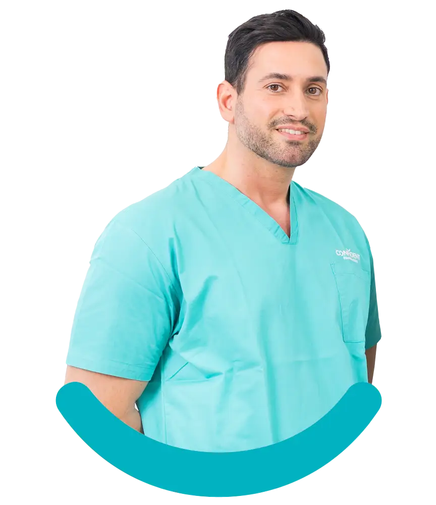 Medico dentista dell'equipe Confident durante un consulto
