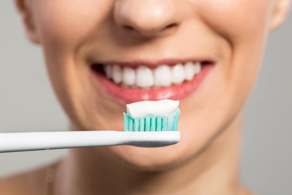 Come lavarsi correttamente i denti? guida con video